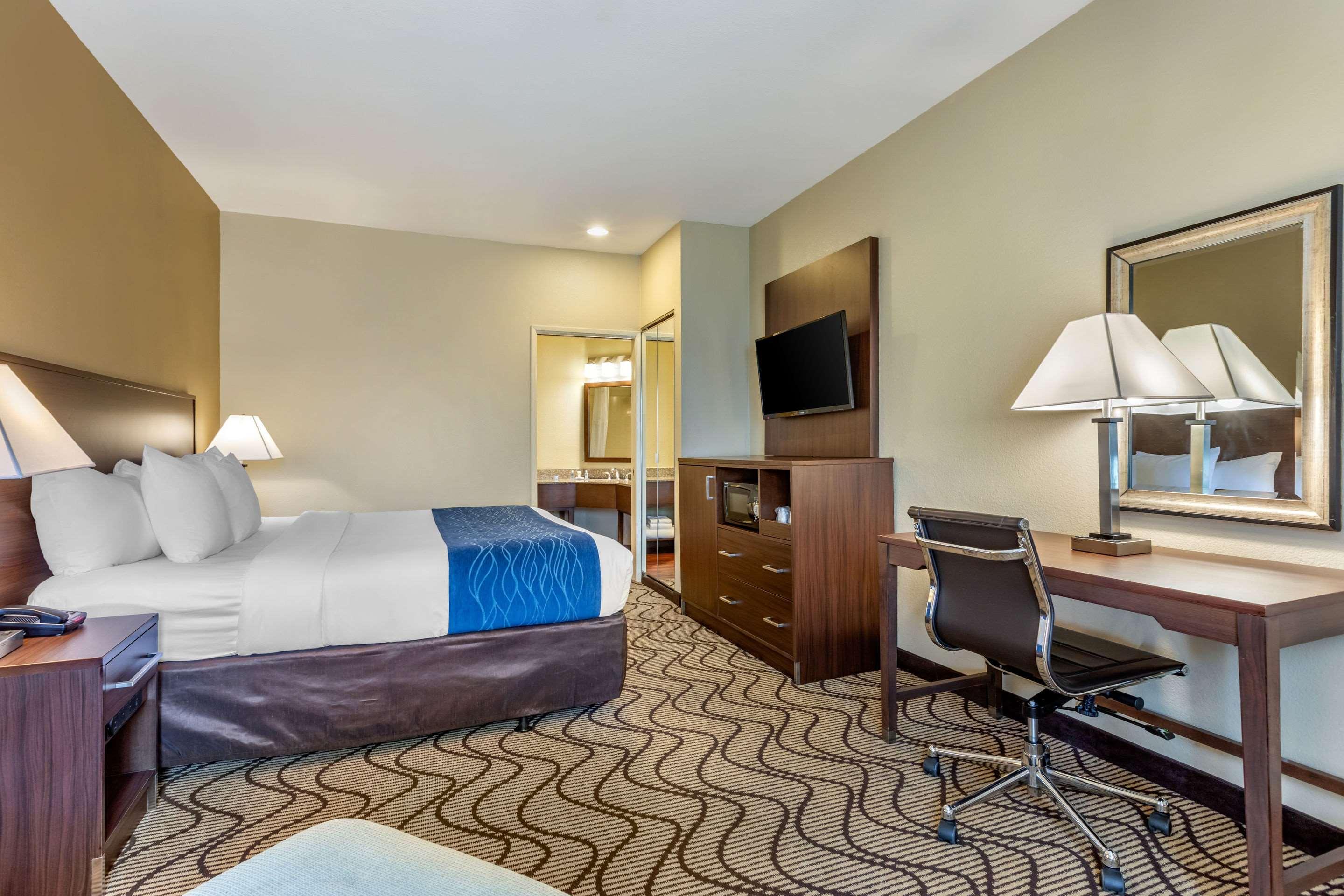 Comfort Inn & Suites Orange County John Wayne Airport Santa Ana Exterior photo