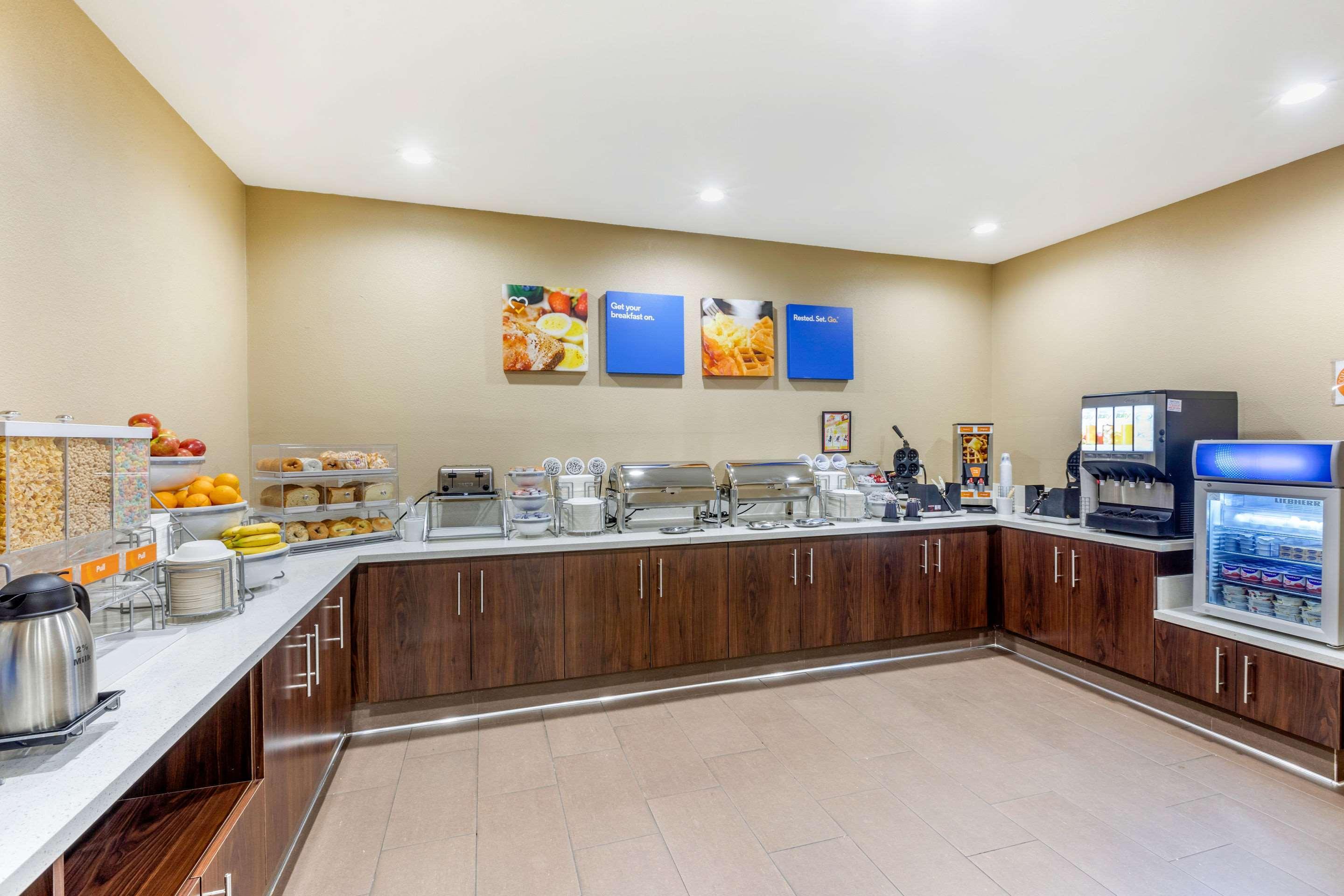 Comfort Inn & Suites Orange County John Wayne Airport Santa Ana Exterior photo