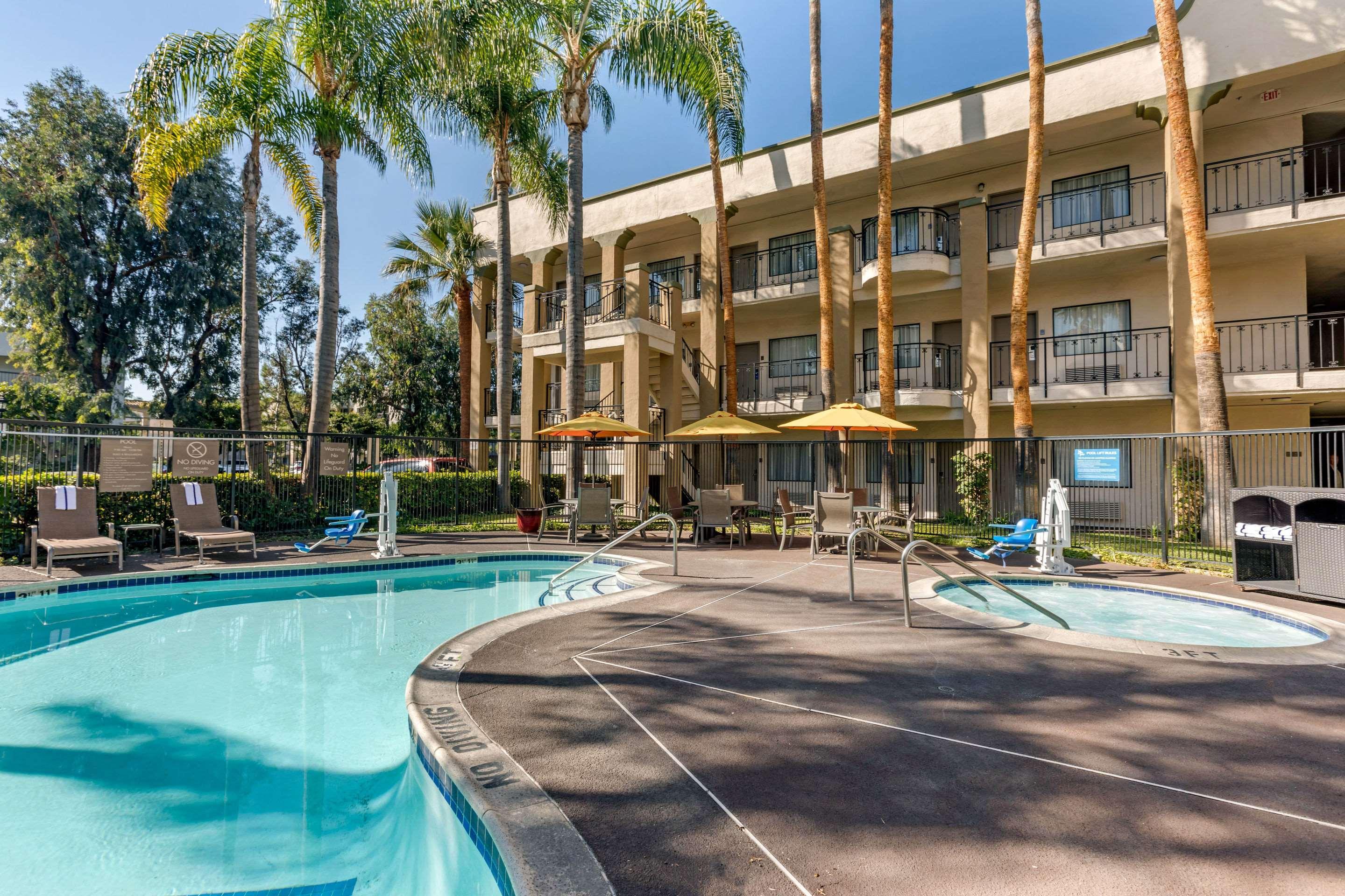 Comfort Inn & Suites Orange County John Wayne Airport Santa Ana Exterior photo