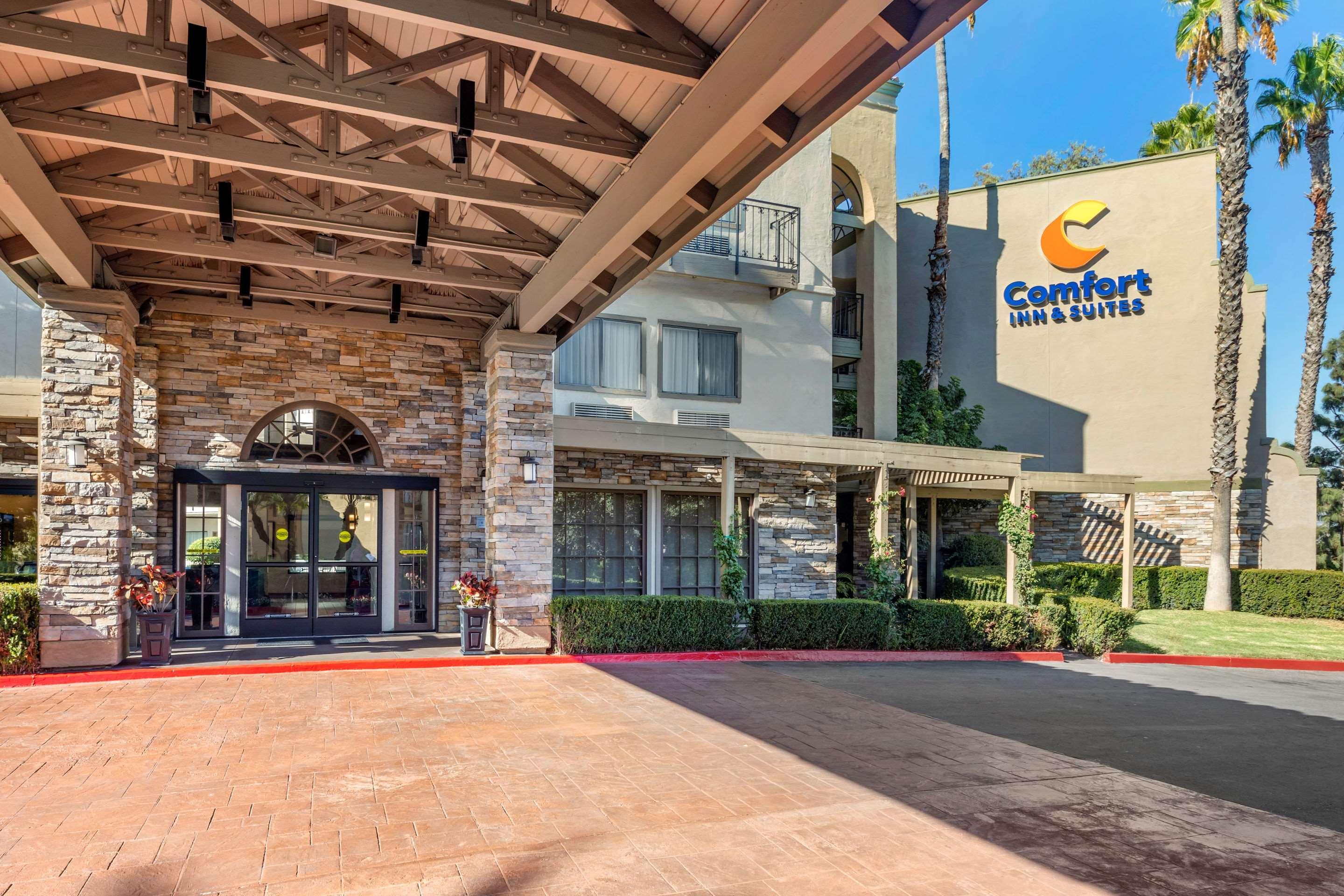 Comfort Inn & Suites Orange County John Wayne Airport Santa Ana Exterior photo