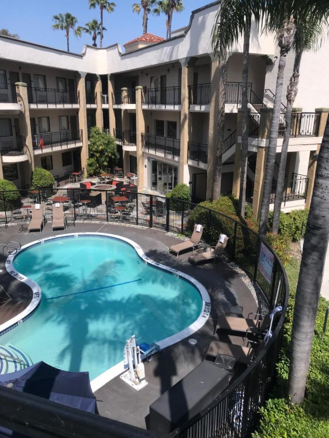 Comfort Inn & Suites Orange County John Wayne Airport Santa Ana Exterior photo