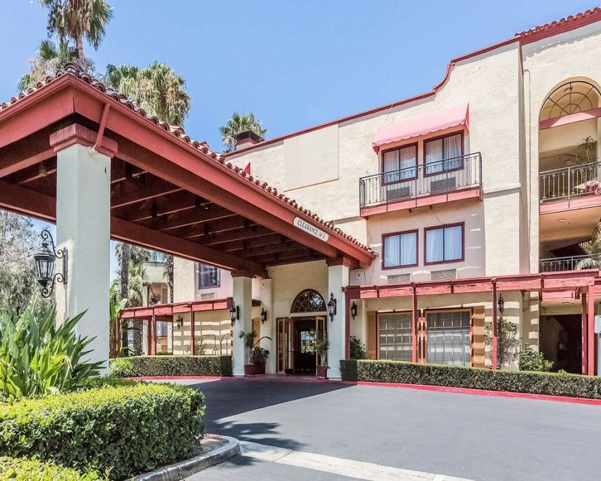 Comfort Inn & Suites Orange County John Wayne Airport Santa Ana Exterior photo