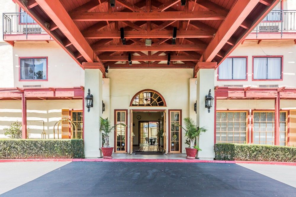 Comfort Inn & Suites Orange County John Wayne Airport Santa Ana Exterior photo