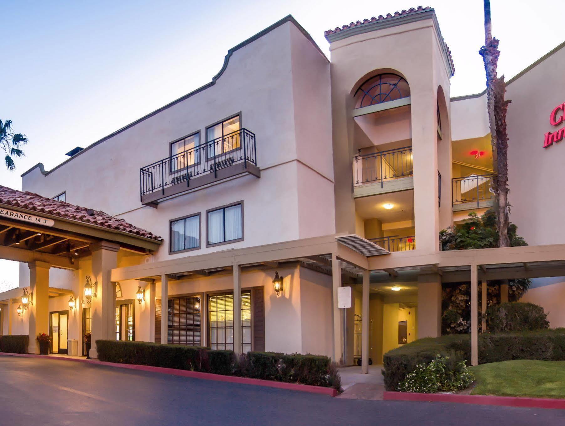 Comfort Inn & Suites Orange County John Wayne Airport Santa Ana Exterior photo
